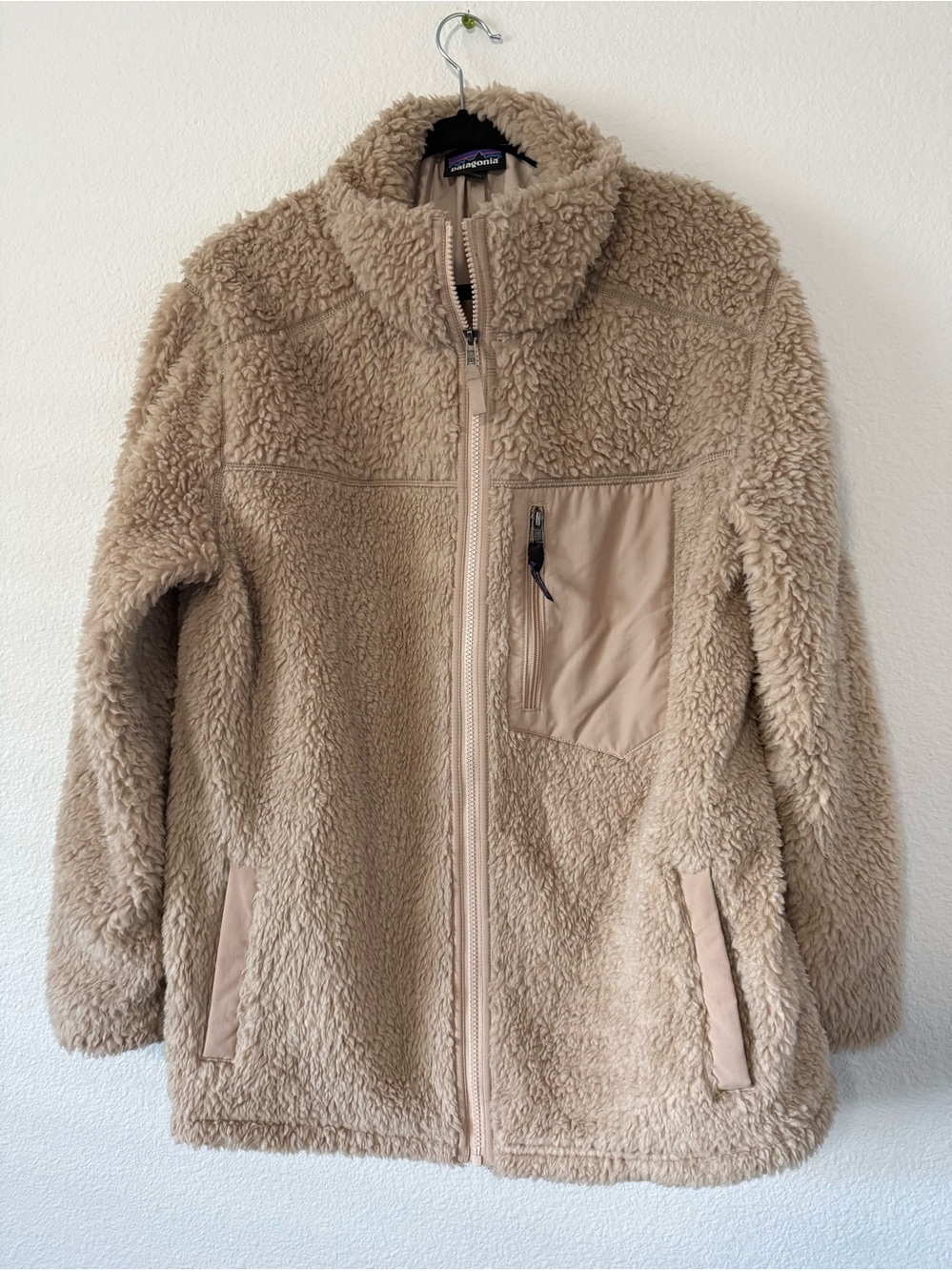Patagonia Women's Tan Teddy Fleece Jacket Size L. M1